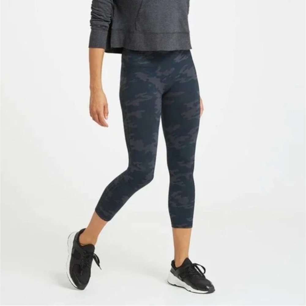 Spanx | Navy Black Camo Look at Me Now Seamless Cropped Leggings‎ XL